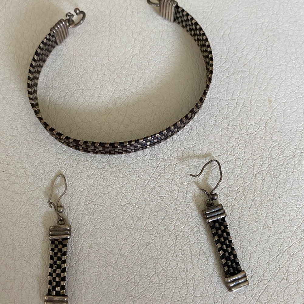 Nice silver and elephant hair hand-made set..
